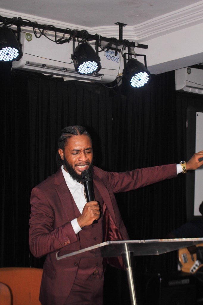 Pastor Kelvin preaching